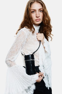 hm Zylindrische Crossbody-Tasche