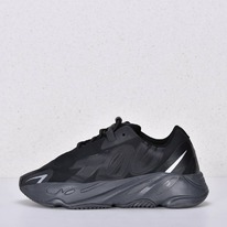 ��������� Adidas Yezzy Boost 700 ��� 3900
